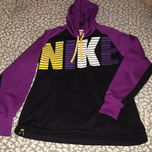 Nike Tops - Nike sweatshirt